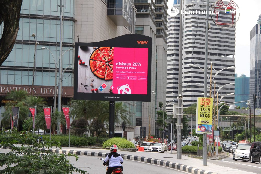 Digitale werbeplakat im outdoor-bereich, malaysia